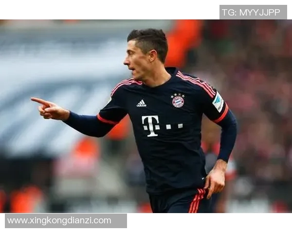 莱万重返安联球场引发拜仁球迷愤怒声讨：背叛与忘恩负义的双重指责